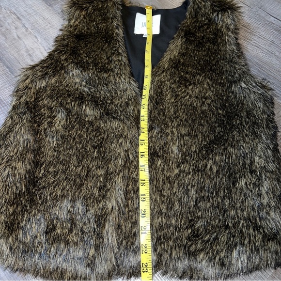 JACK By BB Dakota Womens Faux Fur Vest Brown Lined V Neck M Soft Versatile EUC - Picture 5 of 7